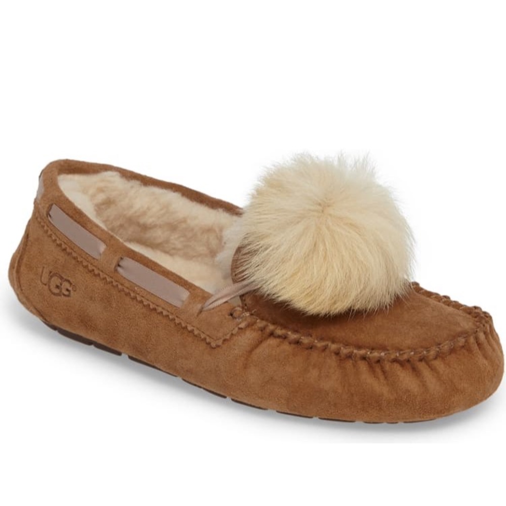 Ugg Slipper w/ Pom Pom